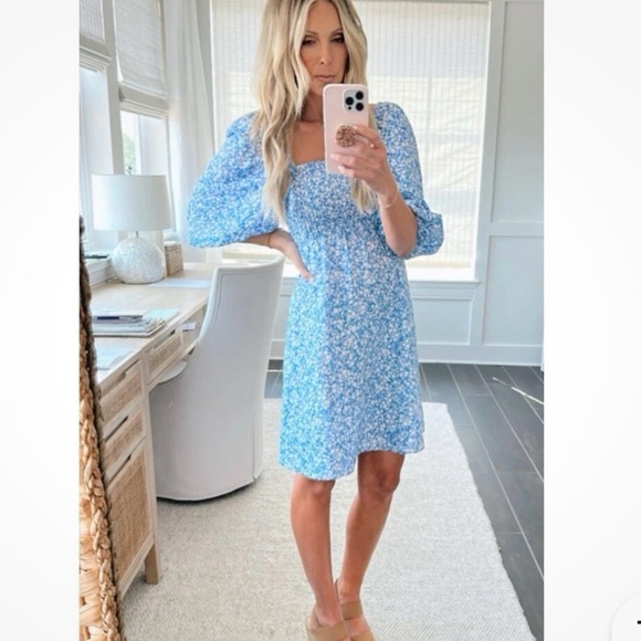 Tuckernuck Dresses & Skirts - Tuckernuck Blooms On Broad Annie Smocked Linen Dress Size Small